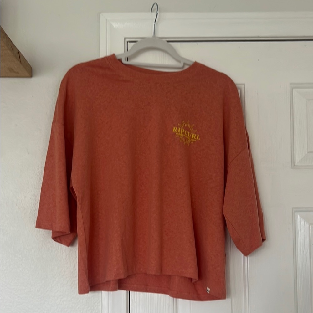 🏄🏼‍♀️ Rip Curl Sunset Dusty Orange Tee with Yellow Logo vintage style!